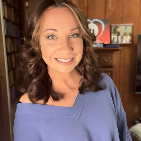 💙 Meet your Posher💙 - Picture 7 of 7